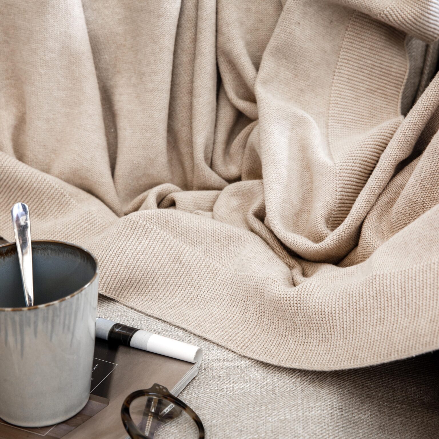 living-nature-accessoires-plaids-home-interieur-gebreid katoen-daan-beige
