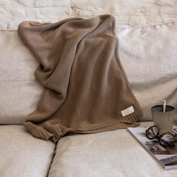living-nature-accessoires-plaids-home-interieur-gebreid-katoen-dries-chocolade-bruin