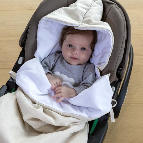 living-nature-op stap-baby-linnen collectie-voetenzak-maxi cosi-wit-beige