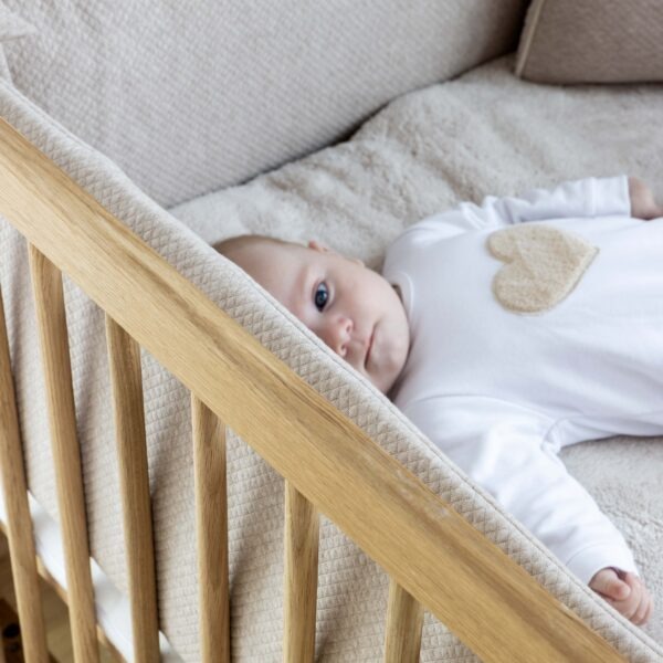 iving-nature-slapen-baby-cosy-collectie-park-doorstikte-stof-losange-beige-camel