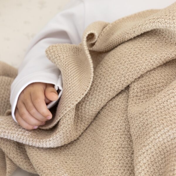 living-nature-slapen-baby-home-interieur-dekens-doortje-ecru